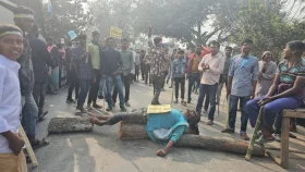 থানার দাবিতে কুষ্টিয়ায় মহাসড়ক অবরোধ