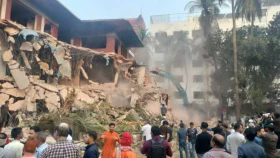 গুঁড়িয়ে দেওয়া হলো বঙ্গবন্ধুর ৩২ নম্বরের বাড়ি