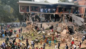 ৩২ নম্বর বাড়ির বেশিরভাগ অংশই ভাঙা শেষ