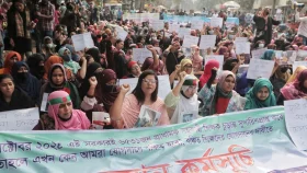 সাড়ে ৬ হাজার শিক্ষক নিয়োগ বাতিলের রায় স্থগিত
