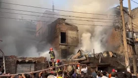 ইসলামবাগে বাড়িতে অগ্নিকাণ্ড, নিয়ন্ত্রণে ফায়ার সার্ভিসের ৮ ইউনিট