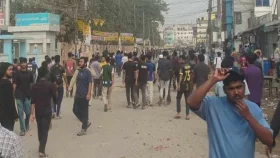 ভিসির পদত্যাগ দাবিতে কুয়েট শিক্ষার্থীদের আল্টিমেটাম