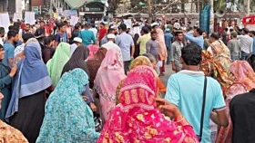 প্রেসক্লাবের সামনে সড়ক অবরোধ
