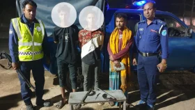 মহাসড়কে ছিনতাইয়ের চেষ্টা, সেনাবাহিনীর হাতে আটক ৩