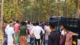গজারি বনে চালকের লাশ, ‘চার্জ না থাকায়’ অটোরিকশা ফেলে যায় দুর্বৃত্তরা