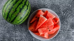 যে কারণে কাটা তরমুজ ফ্রিজে রাখা ঠিক না