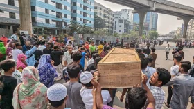 বনানীতে নিহতের কফিন নিয়ে বিক্ষোভ, সড়ক অবরোধে ছড়িয়েছে যানজট