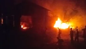 মাগুরায় শিশু ধর্ষণে অভিযুক্তদের বাড়িতে অগ্নিসংযোগ