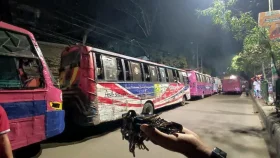 জবির নারী শিক্ষার্থীকে হেনস্তার অভিযোগ, ভিক্টর পরিবহনের ১০ বাস আটক 