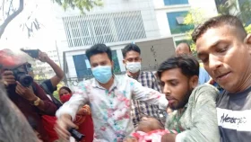 সচিবালয় অভিমুখে শ্রমিকদের মিছিল, পুলিশের সঙ্গে সংঘর্ষ