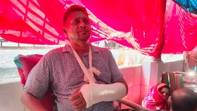 বিদ্যালয়ের প্রধান শিক্ষককে পিটিয়ে হাত ভেঙে দেওয়ার অভিযোগ