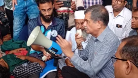 অনশন ভাঙতে শিক্ষা উপদেষ্টার অনুরোধ প্রত্যাখান কুয়েট শিক্ষার্থীদের