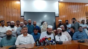 কুয়েট শিক্ষক সমিতি: ছাত্ররা শিক্ষকদের মর্যাদা দেয়নি, ভিসি দোষী হলে ব্যবস্থা নেওয়া হোক