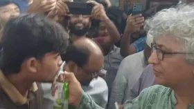অনশন ভাঙলো কুয়েট শিক্ষার্থীরা, সরানো হচ্ছে ভিসি প্রো ভিসিকে