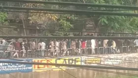 প্রকাশ্যে কিশোর গ্যাংয়ের অস্ত্রের মহড়া, আটক ৪