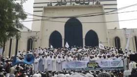 দাবি না মানলে দেশ অচলের হুঁশিয়ারি হেফাজতের
