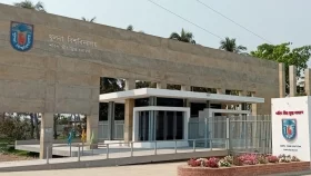 খুবি শিক্ষকের ওপর হামলাকারী শিক্ষার্থীর সনদ স্থগিত