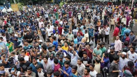 জবির আন্দোলনে যোগ দিলেন সাবেক শিক্ষার্থীরাও