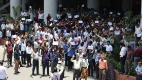 কড়া নিরাপত্তার মধ্যেই সচিবালয়ে বিক্ষোভ