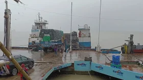নিম্নচাপের কারণে দেশজুড়ে ব্যাপক বৃষ্টি, ছয় জেলায় বন্যার শঙ্কা