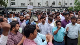 সরকারি চাকরি অধ্যাদেশ বাতিলের দাবিতে ফের সচিবালয়ে বিক্ষোভ