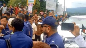 দুই উপদেষ্টার গাড়িবহর আটকে বিক্ষোভ, ১৫৯ জনের বিরুদ্ধে পুলিশের মামলা