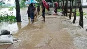 ফেনীতে বেড়িবাঁধ ভেঙে ৩০ গ্রাম প্লাবিত
