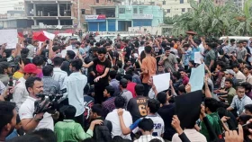 ৬ দাবিতে মাইলস্টোন শিক্ষার্থীদের বিক্ষোভ