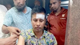 গাইবান্ধায় থানায় ঢুকে পুলিশকে ছুরিকাঘাত, এএসআই আহত