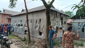 কিশোরের বিরুদ্ধে মহানবিকে নিয়ে কটূক্তির অভিযোগ, ১৫ বসতঘর ভাঙচুর