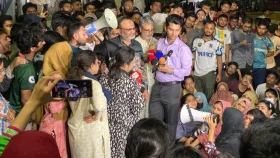মধ্যরাতে বিক্ষোভে উত্তাল ঢাবি