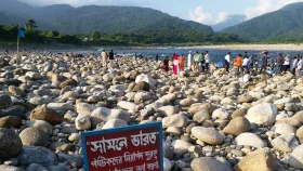 ভোলাগঞ্জ থেকে পাথর লুট: তদন্ত করে দ্রুত ব্যবস্থা নিতে হাইকোর্টে রিট