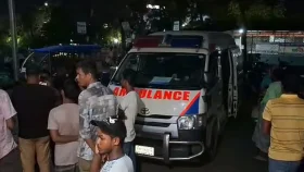 &lsquo;বাইরের&rsquo; অ্যাম্বুলেন্স আটকে দেন স্থানীয় চালকেরা, ধস্তাধস্থির মধ্যেই নবজাতকের মৃত্যু