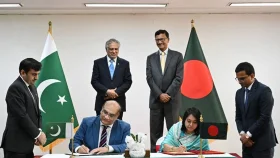 বাংলাদেশ-পাকিস্তানের মধ্যে এক চুক্তি, চার সমঝোতা স্মারক সই
