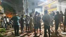 চবি এলাকায় শিক্ষার্থী ও স্থানীয়দের মধ্যে সংঘর্ষে আহত ৩২, সেনা মোতা&zwnj;য়েন