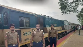 ফেনীতে চট্টলা এক্সপ্রেসের ইঞ্জিনে আগুন