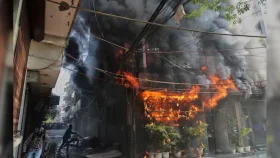 দিল্লির হোটেলে আগুন, বিদেশি নাগরিকসহ নিহত ২১