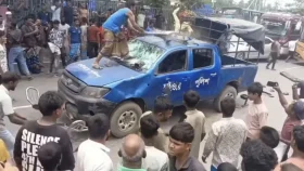 কুমিল্লায় থ্রি-হুইলার আটক করায় পুলিশের ওপর হামলা