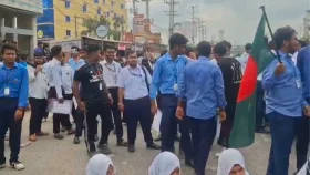 শিক্ষামন্ত্রীর পদত্যাগ দাবিতে ঢাকা-আরিচা মহাসড়ক অবরোধ