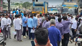 উত্তরায় সড়ক অবরোধ করে শিক্ষার্থীদের অবস্থান, তীব্র যানজট
