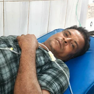 টাঙ্গাইলের সখীপুরে কামড় দেওয়া জ্যান্ত সাপ প্লাস্টিকের বস্তায় ভরে হাসপাতালে এলেন আব্দুল কাদের