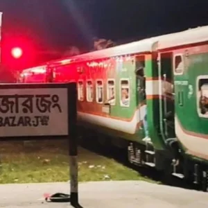 ভৈরবে ইঞ্জিন ছাড়াই প্রায় এক কিলোমিটার ছুটল কিশোরগঞ্জ এক্সপ্রেসের বগি: গার্ডের জরুরি ব্রেকে রক্ষা, ছাড়তে দেরি দুই ঘণ্টা