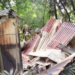 নেত্রকোনার মোহনগঞ্জে মামলার জেরে বসতঘরে আগুনের অভিযোগ, বাড়ি ছেড়েছে হেপি আক্তারের পরিবার
