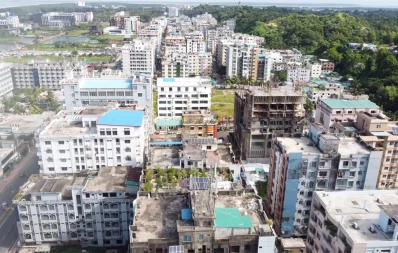 থার্টি ফার্স্ট নাইটে বিশ্বের দীর্ঘতম সমুদ্রসৈকতে এবারও উন্মুক্ত স্থানে কনসার্ট কিংবা সাংস্কৃতিক অনুষ্ঠান নেই। তবে কয়েকটি তারকা হোটেল প্রশাসনের অনুমতি নিয়ে নানা আয়োজন রেখেছে/সংগৃহীত