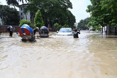 ঢাকার নিউমার্কেট এলাকায় জলাবদ্ধতা, ২২ সেপ্টেম্বর ২০২৩/মাহমুদ হোসেন অপু/ঢাকা ট্রিবিউন