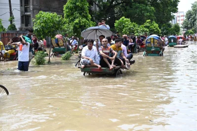 ঢাকার নিউমার্কেট এলাকায় জলাবদ্ধতা, ২২ সেপ্টেম্বর ২০২৩/মাহমুদ হোসেন অপু/ঢাকা ট্রিবিউন
