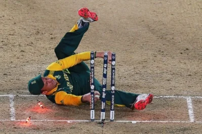 এবি-ডি-ভিলিয়ার্স-Ab-De-Villiers-Run-Out-Miss