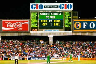 দক্ষিণ-আফ্রিকা-১৯৯২-বিশ্বকাপ-South-Africa-1-Run-22-Balls-1992-World-Cup