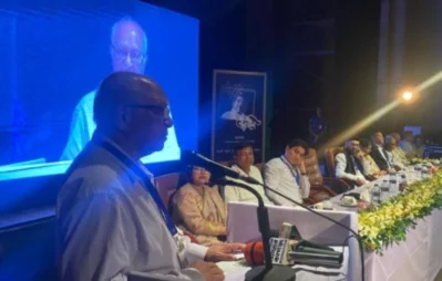 কাজী শাহেদ আহমেদের স্মরণসভায় বক্তব্য রাখছেন ডা. সৈয়দ মোদাচ্ছের আলী