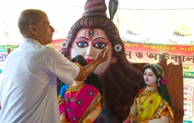 চলছে বাঙালি সনাতন ধর্মাবলম্বীদের সবচেয়ে বড় ধর্মীয় উৎসব শারদীয় দুর্গাপূজার প্রস্তুতি/ঢাকা ট্রিবিউন
